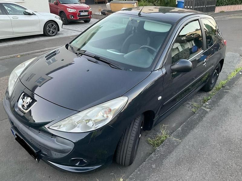 Grau Gebraucht 2012 Peugeot 206 Limousine | 2.850 € (Guter Preis) - Bild 1/4