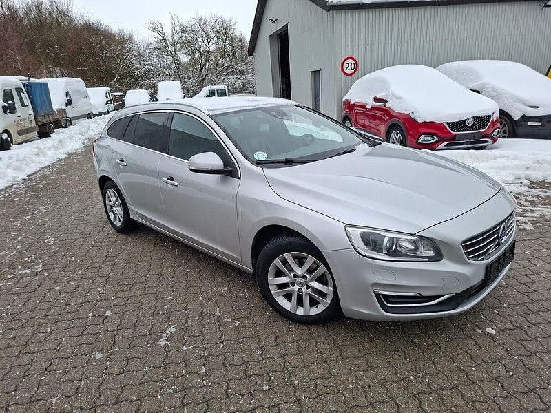 Gebraucht Volvo V60 Summum 190 PS (139 kW) 2016 Silber Kombi