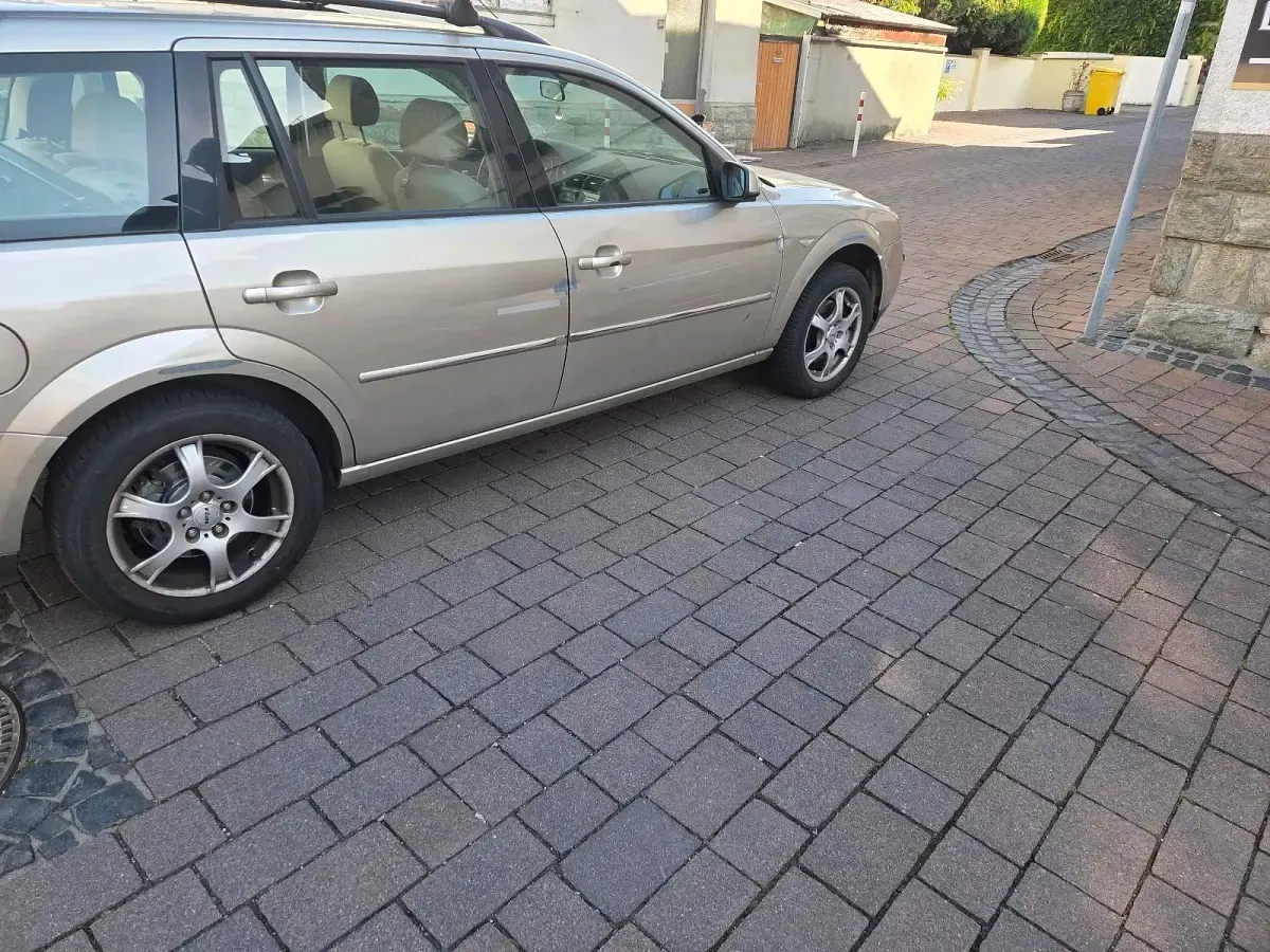 Gebraucht Ford Mondeo 145 PS (106 kW) 2004 Beige Kombi
