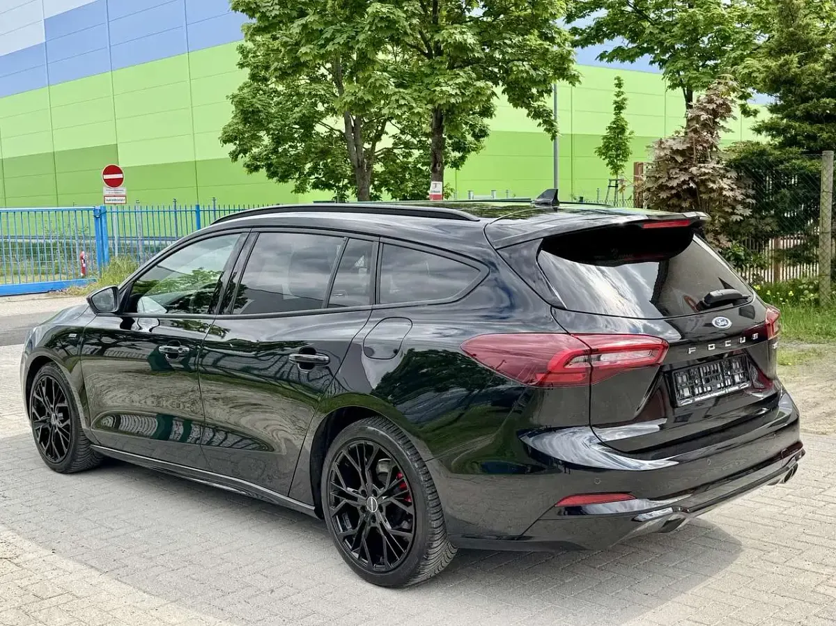 Gebraucht Ford Focus ST-Line 155 PS (114 kW) 2023 Obsidianschwarz metallic Kombi