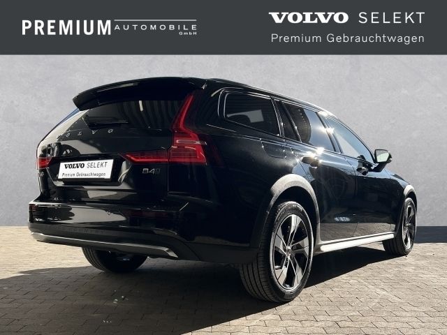 Gebraucht Volvo V60 CC Plus 197 PS (144 kW) 2023 Schwarz Kombi