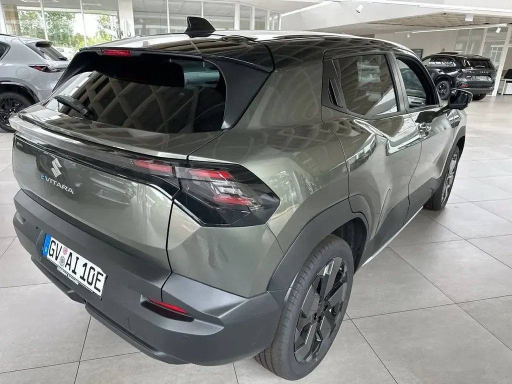 Neu Suzuki e-Vitara Comfort+ 127 kW (174 PS) 2026 Grün SUV