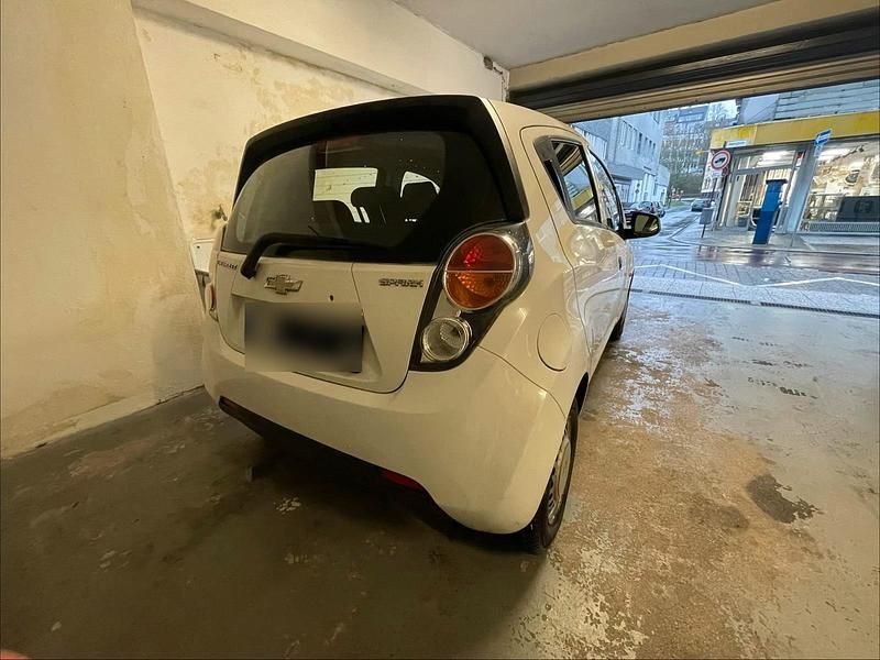 Gebraucht Chevrolet Spark 68 PS (50 kW) 2011 Weiß Kleinwagen