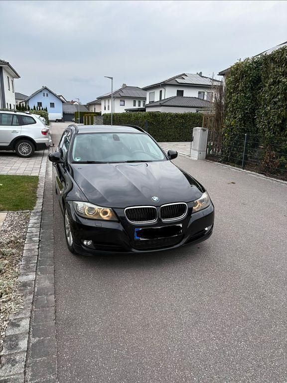 Gebraucht BMW 320 Sport Line 184 PS (135 kW) 2011 Schwarz Kombi