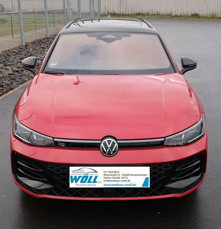 Gebraucht VW Passat R-line 177 PS (130 kW) 2024 Rot Kombi