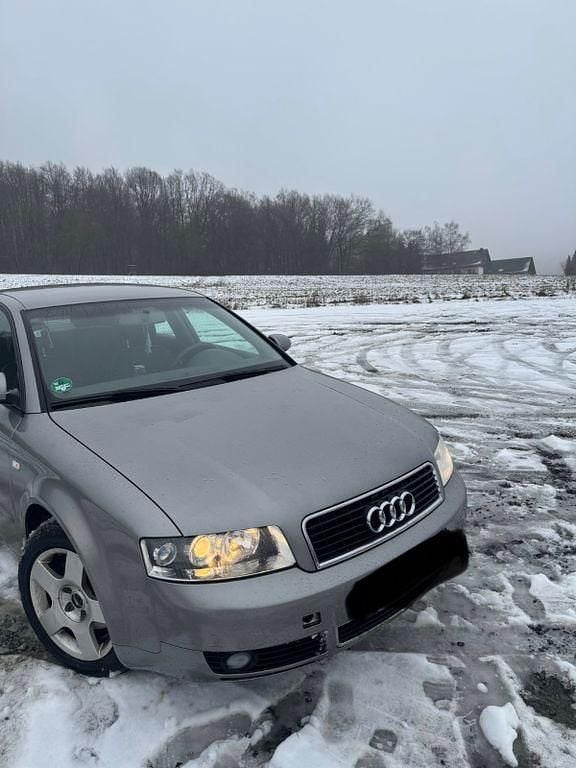 Silber Gebraucht 2004 Audi A4 Limousine | 1.500 € (Superpreis) - Bild 1/4
