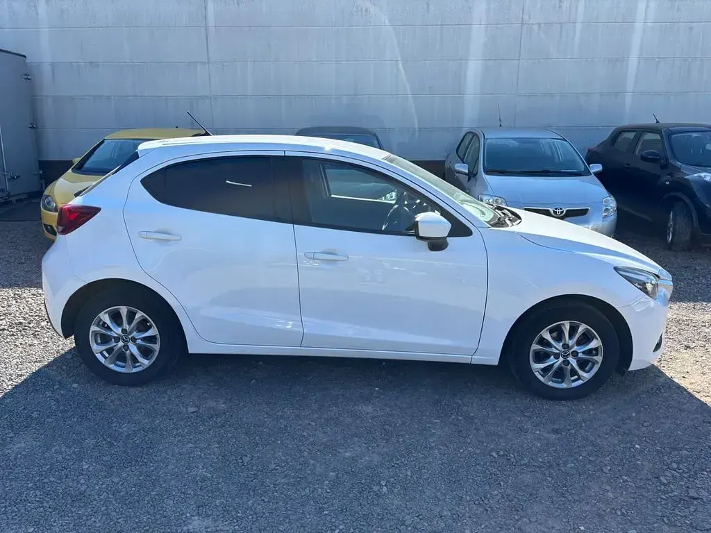 Gebraucht Mazda 2 Exclusive-Line 105 PS (77 kW) 2017 Arctic white cle Limousine