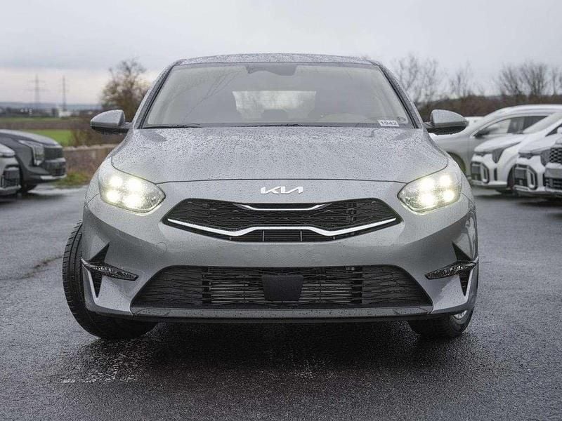 Neu Kia Ceed Vision 140 PS (102 kW) 2026 Silber lunarsilber metallic Kleinwagen