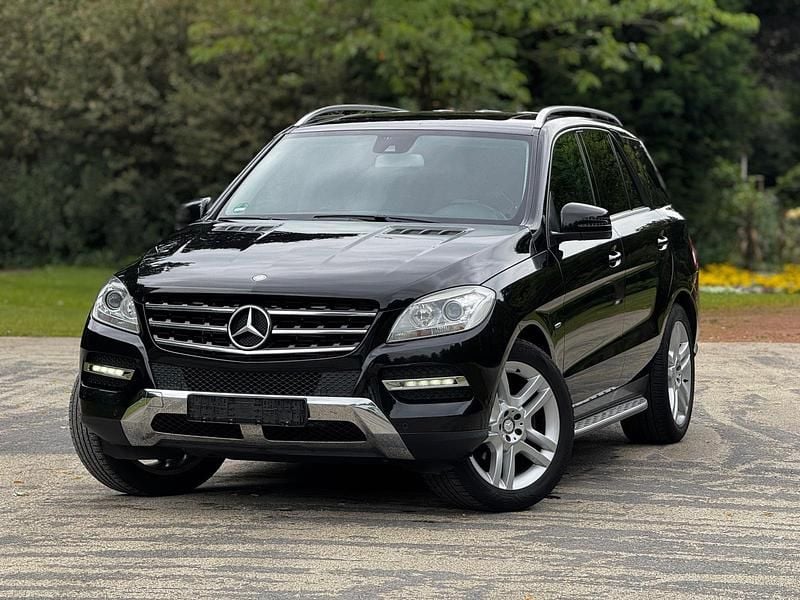Schwarz Gebraucht 2011 Mercedes ML350 SUV | 14.100 € (Fairer Preis) - Bild 1/4