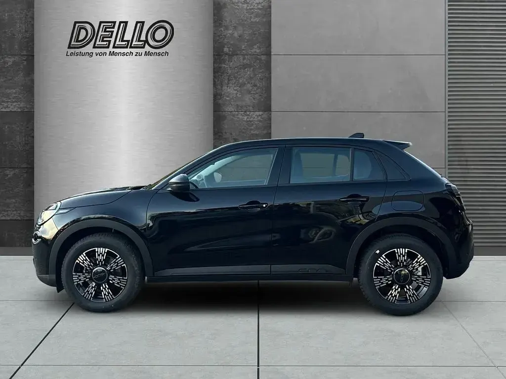 Neu Fiat 600 Business 101 PS (74 kW) 2026 Schwarz SUV