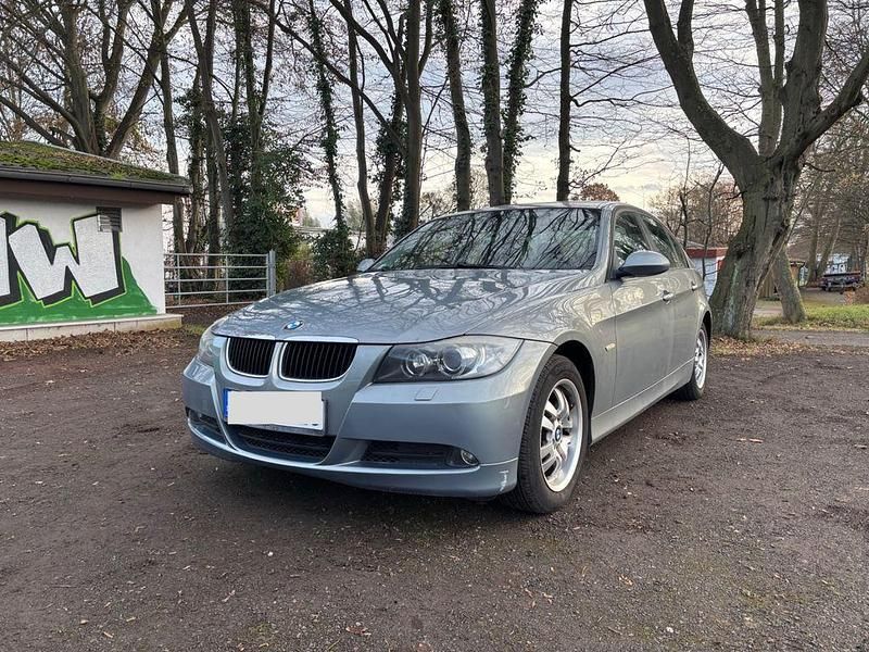 Gebraucht BMW 320 150 PS (110 kW) 2005 Grau Limousine
