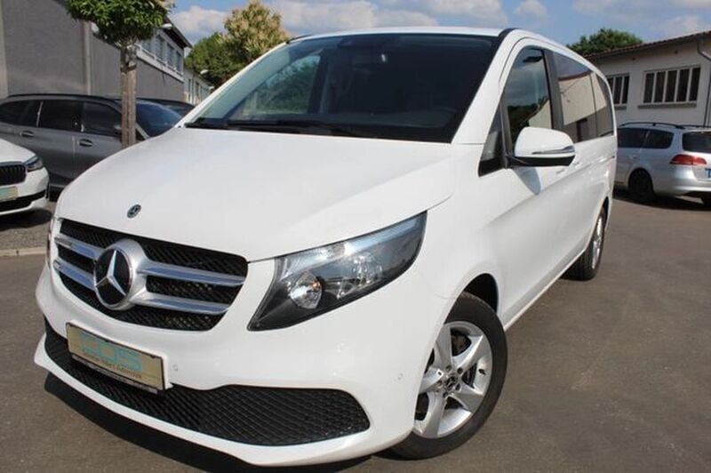 Weiss Gebraucht 2021 Mercedes V220 Edition Van / Kleinbus | 48.349 € (Teuer) - Bild 1/4