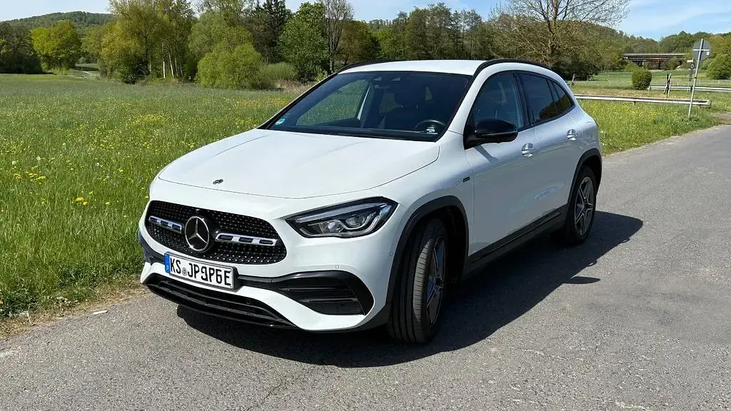 Gebraucht Mercedes GLA250 AMG line 160 PS (117 kW) 2021 Weiß SUV