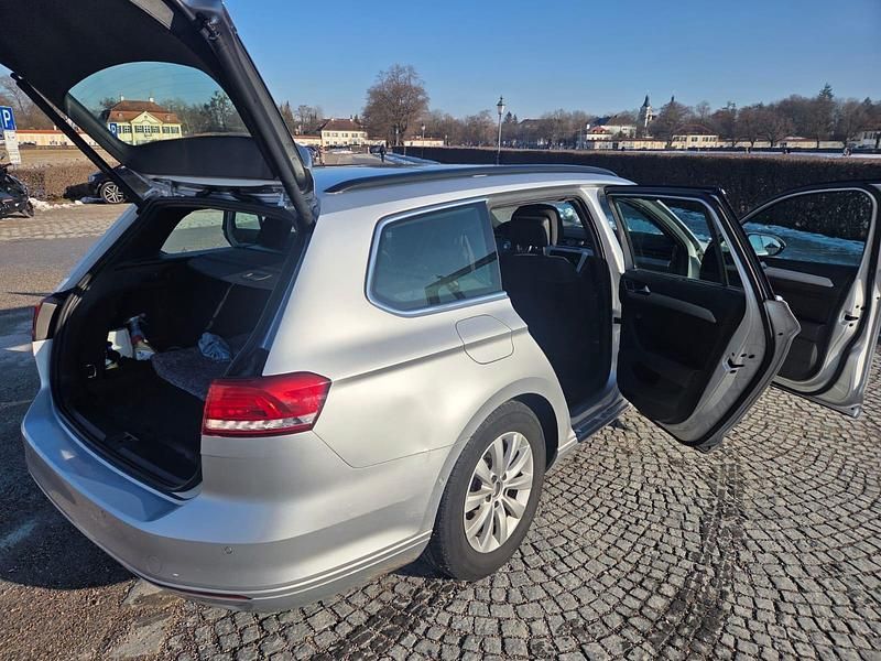 Gebraucht VW Passat 119 PS (87 kW) 2018 Silber Kombi
