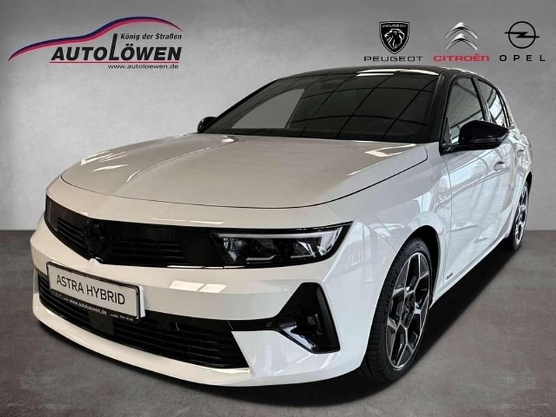 Weiß Gebraucht 2022 Opel Astra Ultimate Limousine | 27.850 € (Etwas zu teuer) - Bild 1/4