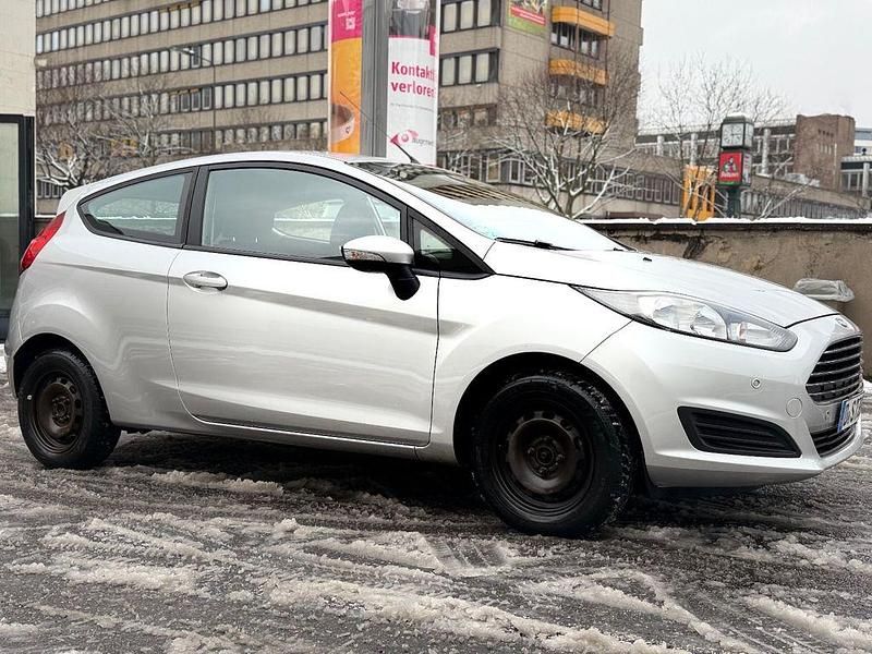 Gebraucht Ford Fiesta 75 PS (55 kW) 2014 Silber Kleinwagen