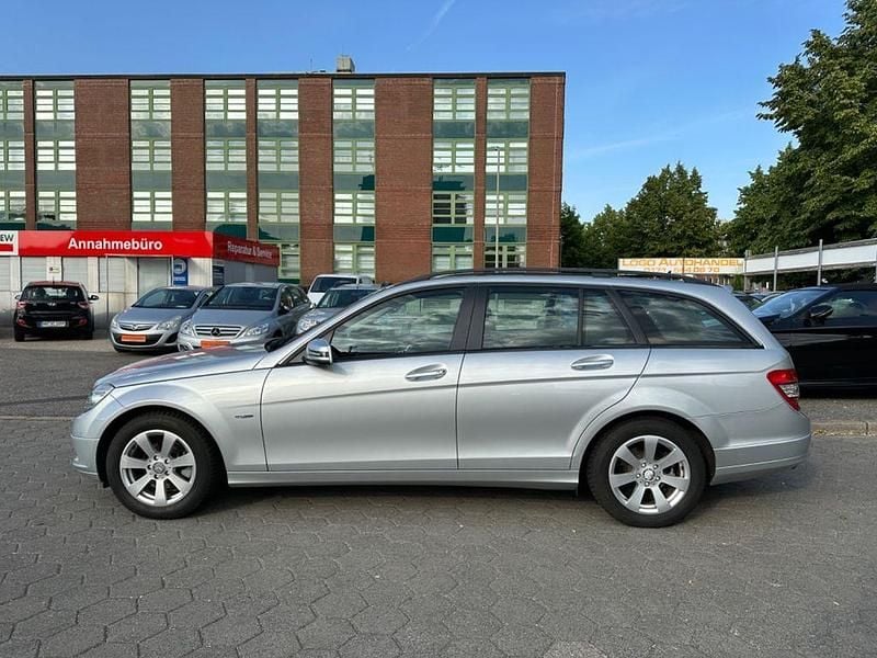 Silber Gebraucht 2010 Mercedes C180 Limousine | 8.750 € (Fairer Preis) - Bild 1/4