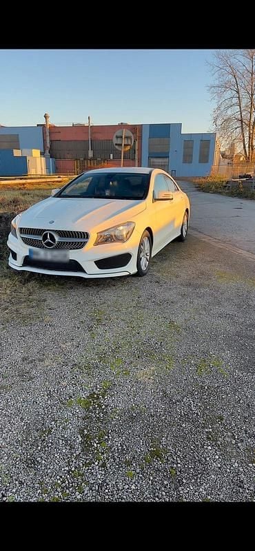 Gebraucht Mercedes CLA200 AMG line 155 PS (114 kW) 2015 Weiß Coupé