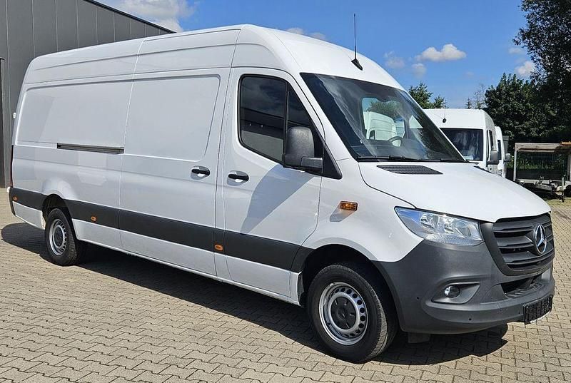 Weiß Gebraucht 2023 Mercedes Sprinter Van | 35.105 € (Guter Preis) - Bild 1/4