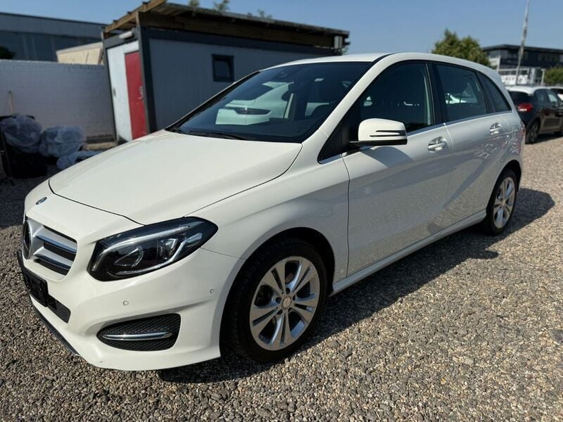 Weiß Gebraucht 2016 Mercedes B180 Van / Kleinbus | 15.650 € (Superpreis) - Bild 1/4