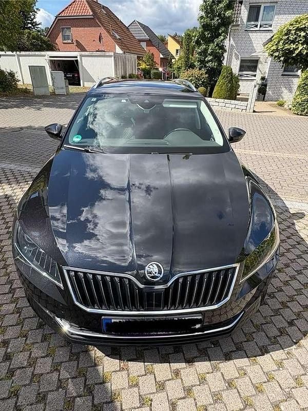 Schwarz Gebraucht 2019 Skoda Superb Style Kombi | 20.000 € (Superpreis) - Bild 1/4