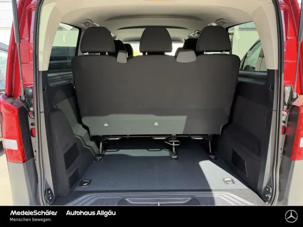 Gebraucht Mercedes Vito 136 PS (100 kW) 2024 Jupiterrot Van