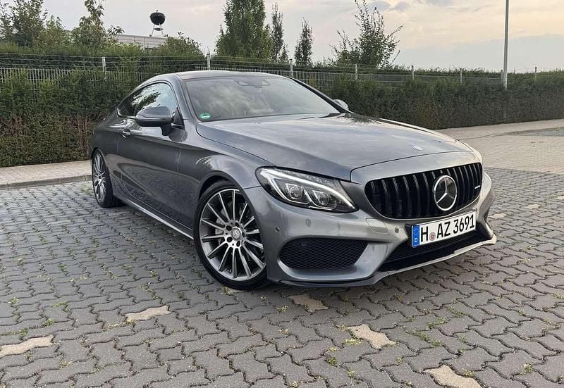 Grau Gebraucht 2016 Mercedes C300 AMG Coupé | 27.500 € (Fairer Preis) - Bild 1/4