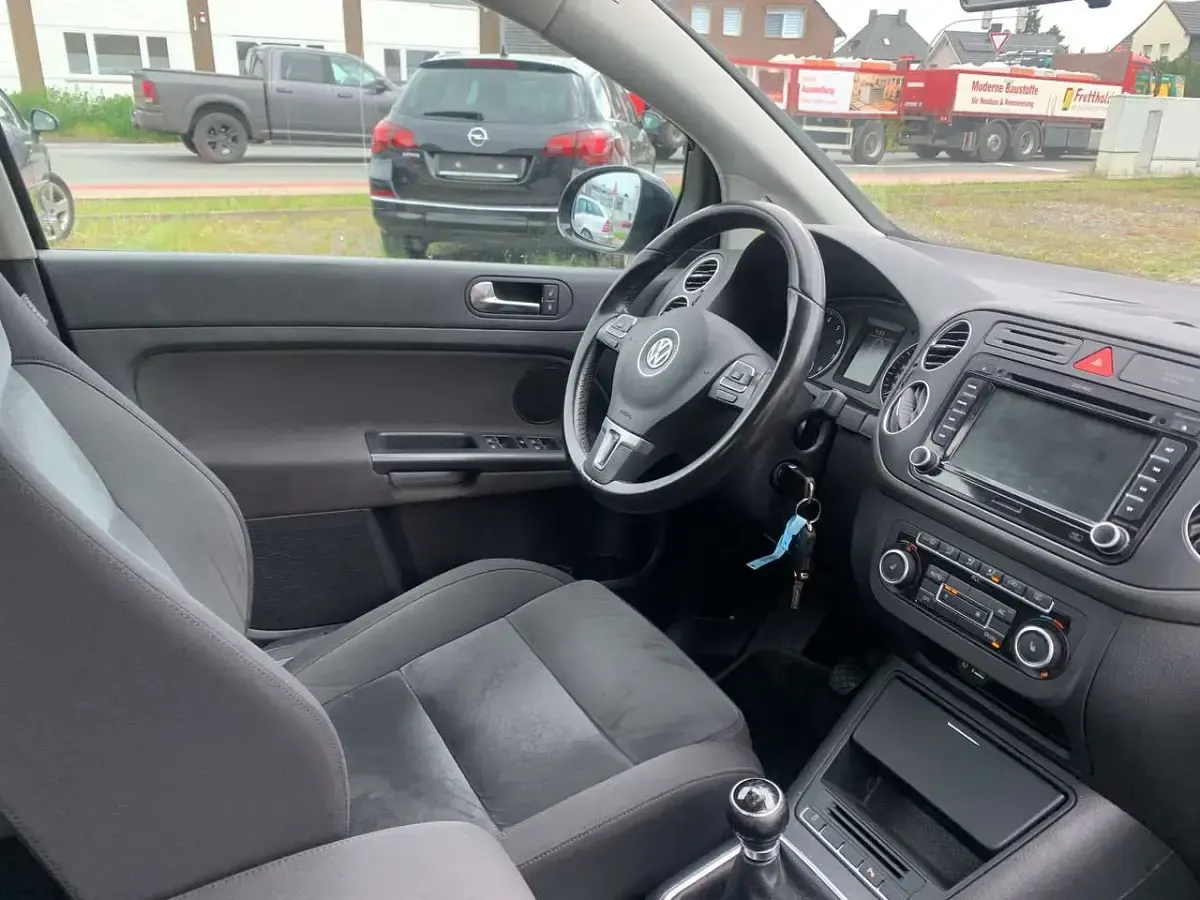 Gebraucht VW Golf VI Highline 122 PS (89 kW) 2011 Deep black perleffekt Kleinwagen