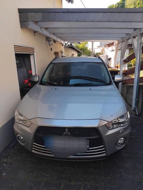 Grau Gebraucht 2012 Mitsubishi Outlander SUV | 7.400 € (Fairer Preis) - Bild 1/4