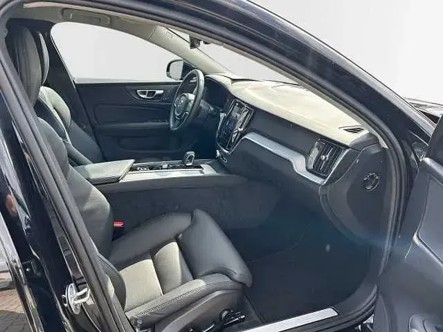 Gebraucht Volvo V60 145 PS (106 kW) 2025 Kombi
