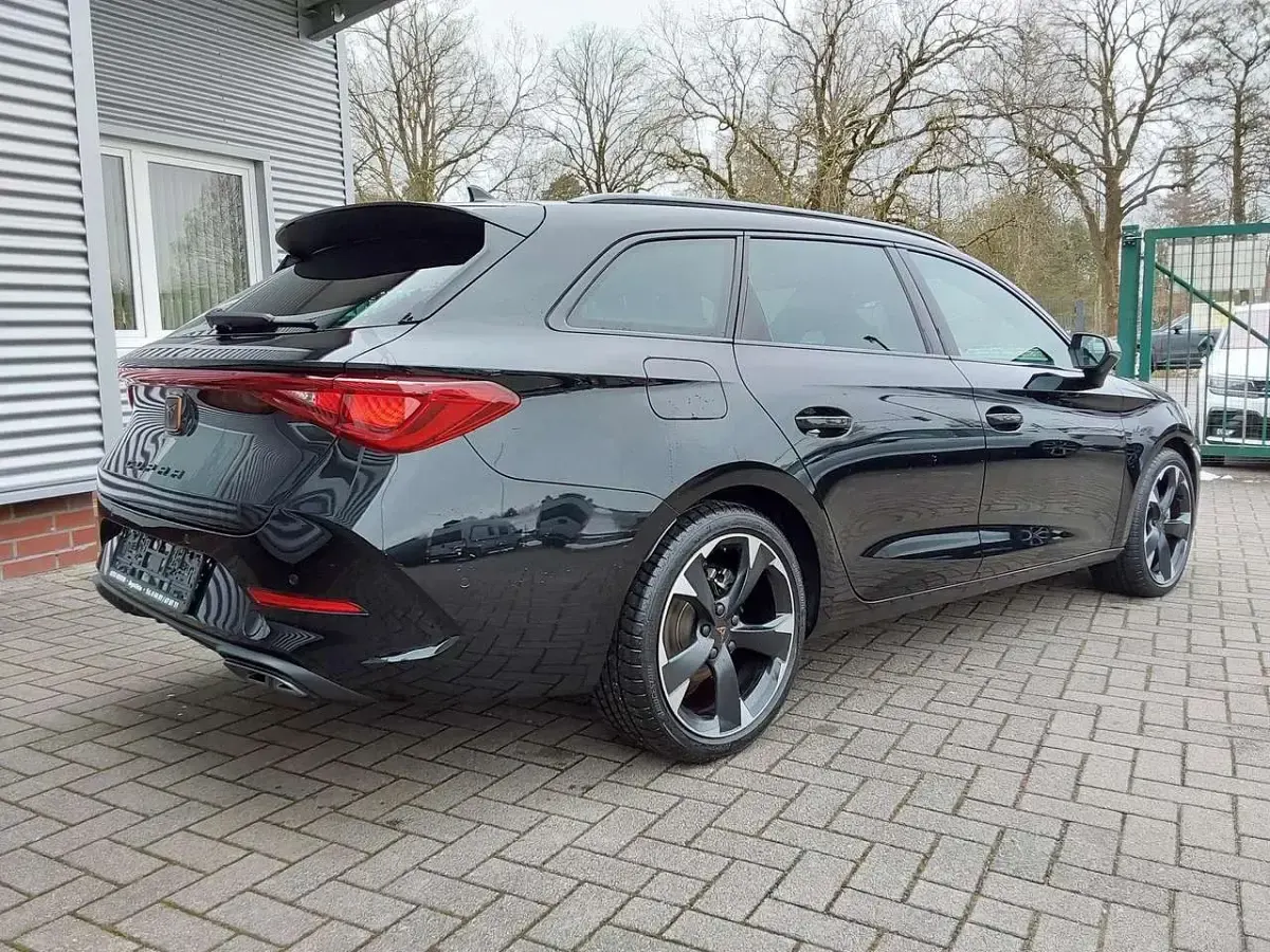 Second-hand Cupra Leon 150 CP (110 kW) 2024 Negru Break