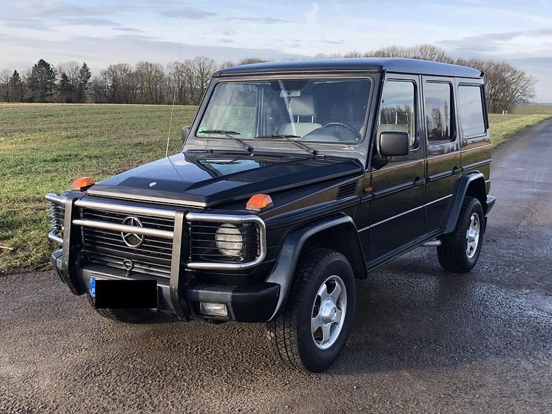 Schwarz Gebraucht 1993 Mercedes G300 SUV | 21.000 € - Bild 1/4