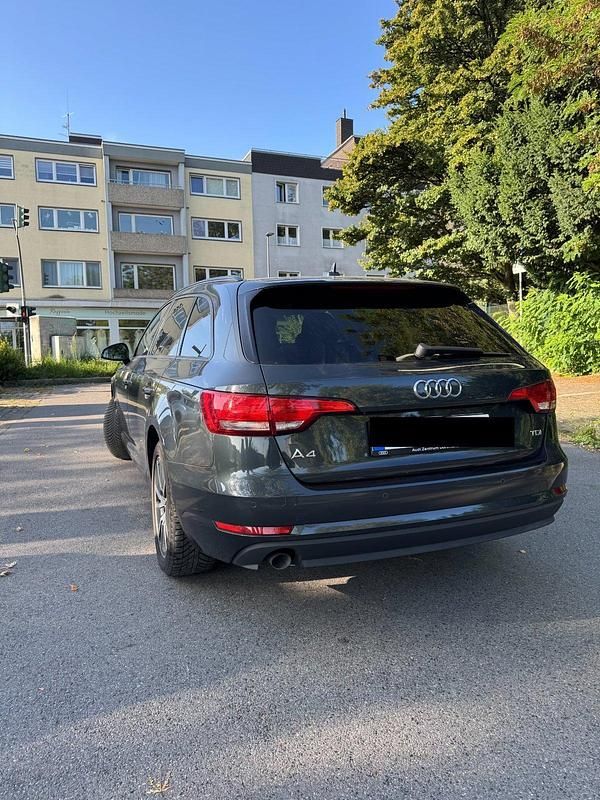Gebraucht Audi A4 150 PS (110 kW) 2017 Grau Kombi