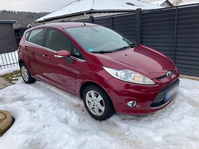 Gebraucht Ford Fiesta 82 PS (60 kW) 2010 Rot Kleinwagen