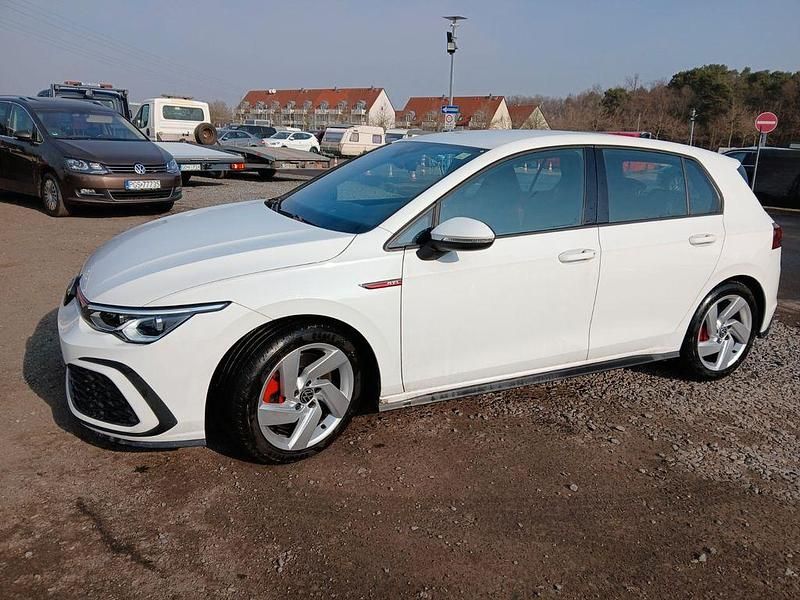 Gebraucht VW Golf VIII GTI 245 PS (180 kW) 2022 Weiß Limousine