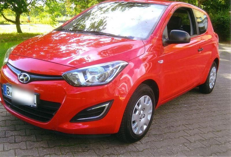 Rot Gebraucht 2013 Hyundai i20 Classic Kleinwagen | 4.700 € (Guter Preis) - Bild 1/4