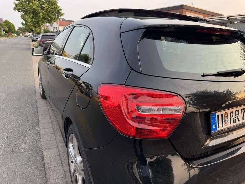 Schwarz Gebraucht 2014 Mercedes A180 Kleinwagen | 10.800 € (Fairer Preis) - Bild 1/4