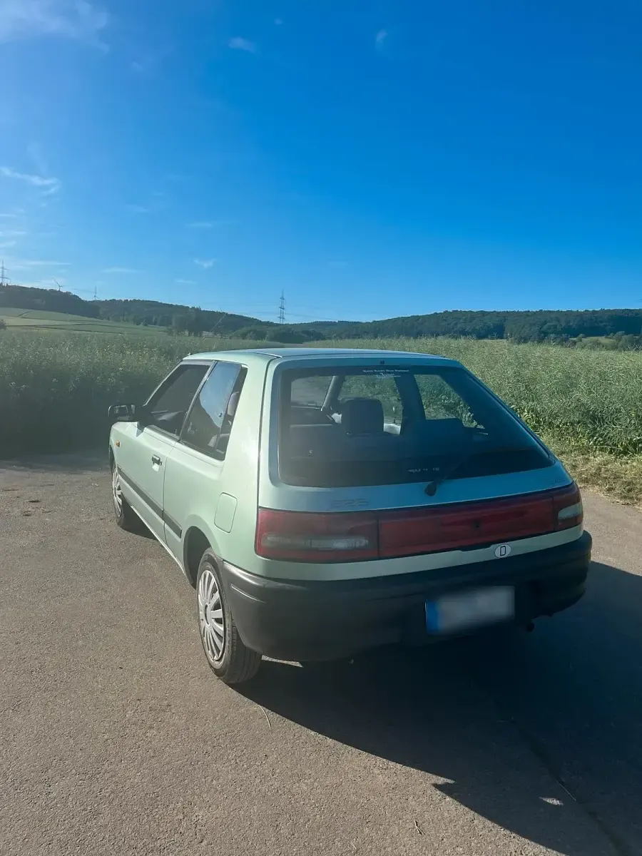 Gebraucht Mazda 323 73 PS (53 kW) 1991 Blau Kleinwagen
