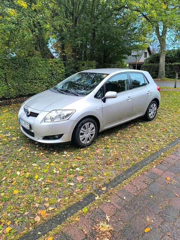 Silber Gebraucht 2025 Toyota Auris Kleinwagen | 3.699 € - Bild 1/4