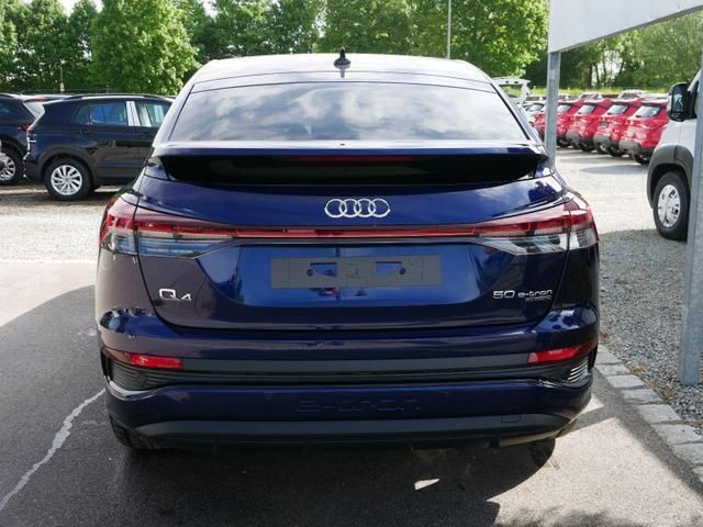 Navarrablau metallic navarrablau metallic Gebraucht 2023 Audi Q4 Sportback e-tron S-Line SUV | 59.790 € - Bild 1/4