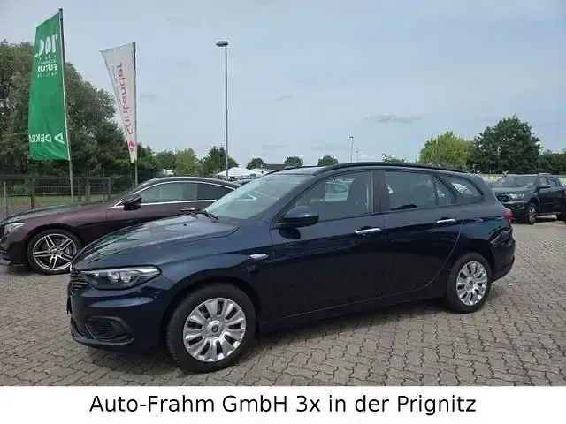 Gebraucht Fiat Tipo Easy 95 PS (69 kW) 2017 Blau Limousine