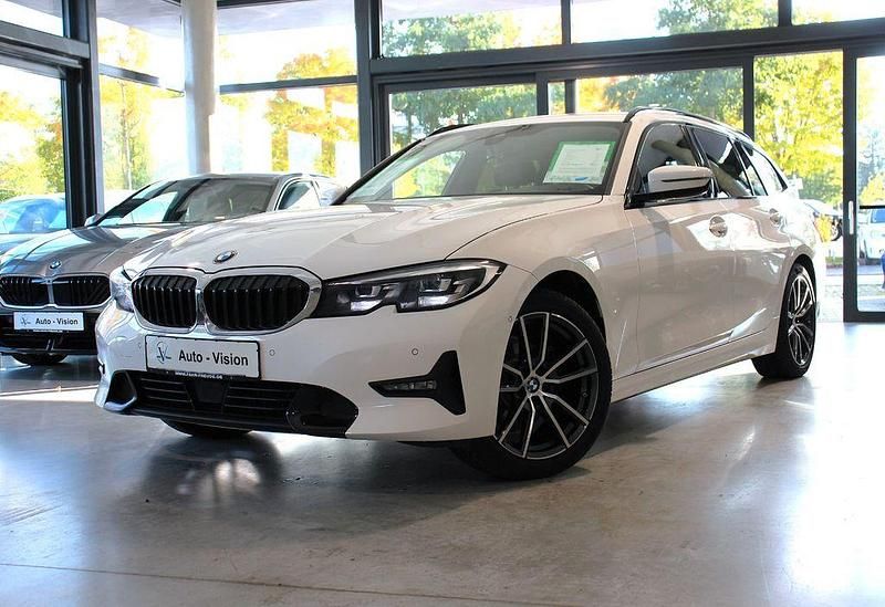 Weiß Gebraucht 2021 BMW 318 Sport Line Limousine | 20.700 € (Guter Preis) - Bild 1/3