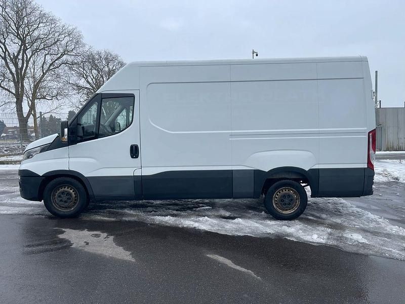 Gebraucht Iveco Daily 116 PS (85 kW) 2017 Weiß Van / Kleinbus
