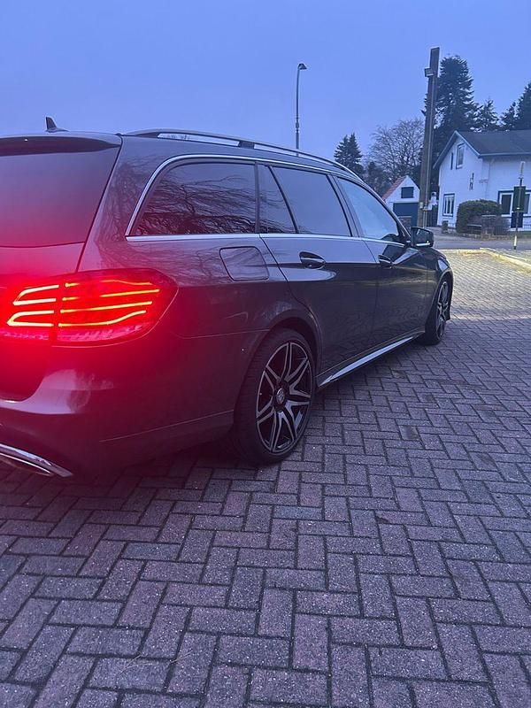 Gebraucht Mercedes E350 Avantgarde 258 PS (189 kW) 2015 Grau Kombi