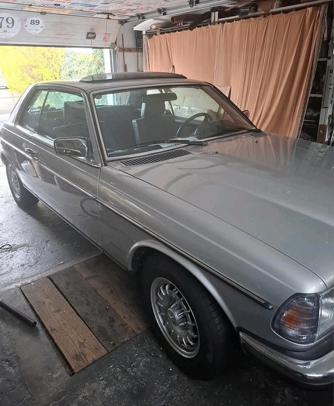 Gebraucht Mercedes 280 185 PS (136 kW) 1985 Silber Coupé