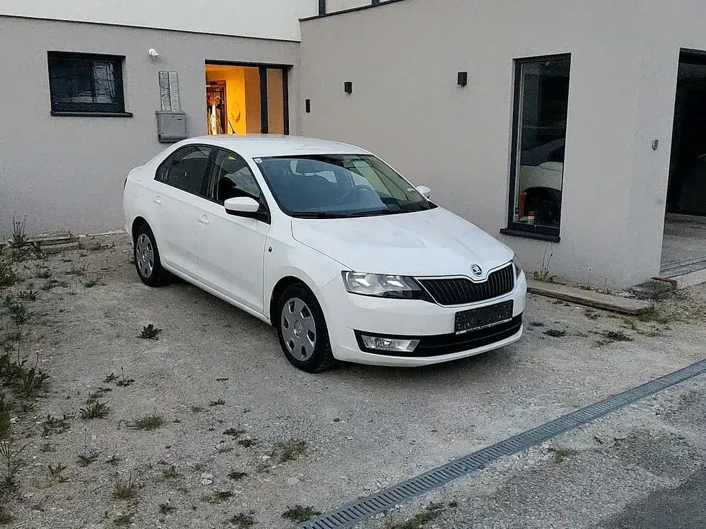 Gebraucht Skoda Rapid Ambition 90 PS (66 kW) 2014 Weiß Kleinwagen