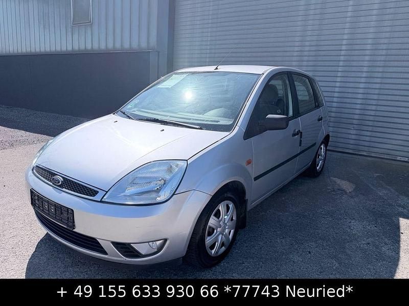 Gebraucht Ford Fiesta Ghia 68 PS (50 kW) 2002 Silber Kleinwagen