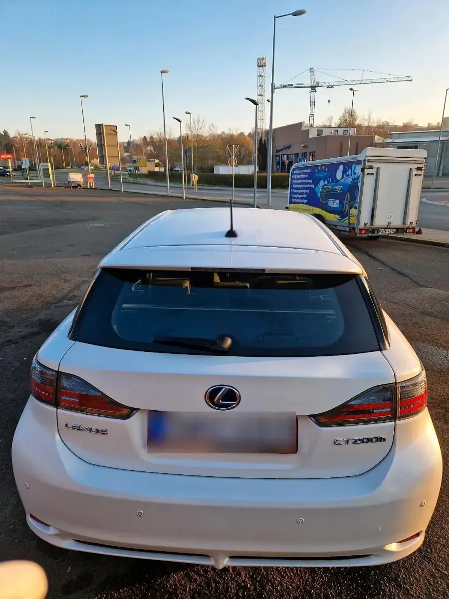 Second-hand Lexus CT200h 136 CP (100 kW) 2011 Alb Hatchback