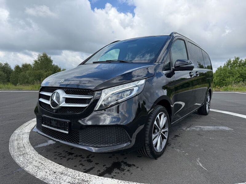 Schwarz Gebraucht 2020 Mercedes V250 Avantgarde Van / Kleinbus | 38.470 € - Bild 1/4