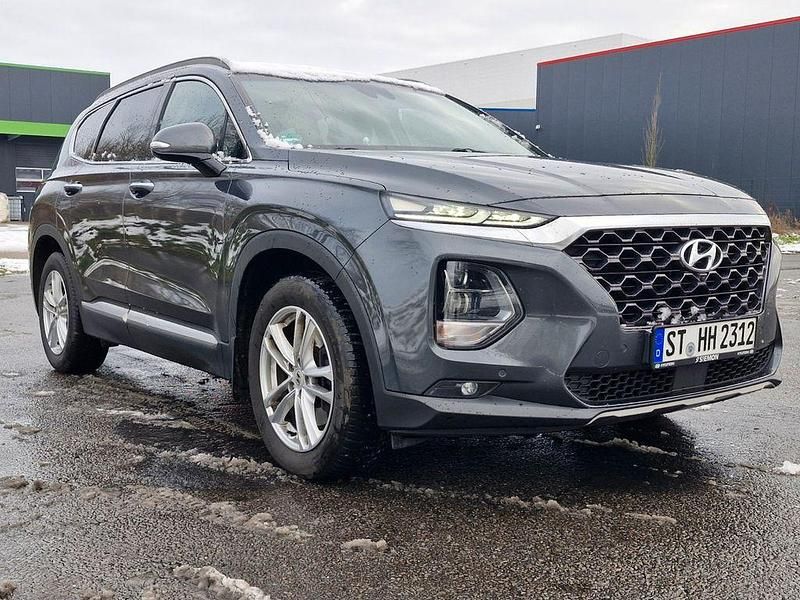 Grau Gebraucht 2019 Hyundai Santa Fe Premium SUV | 16.319 € (Fairer Preis) - Bild 1/4